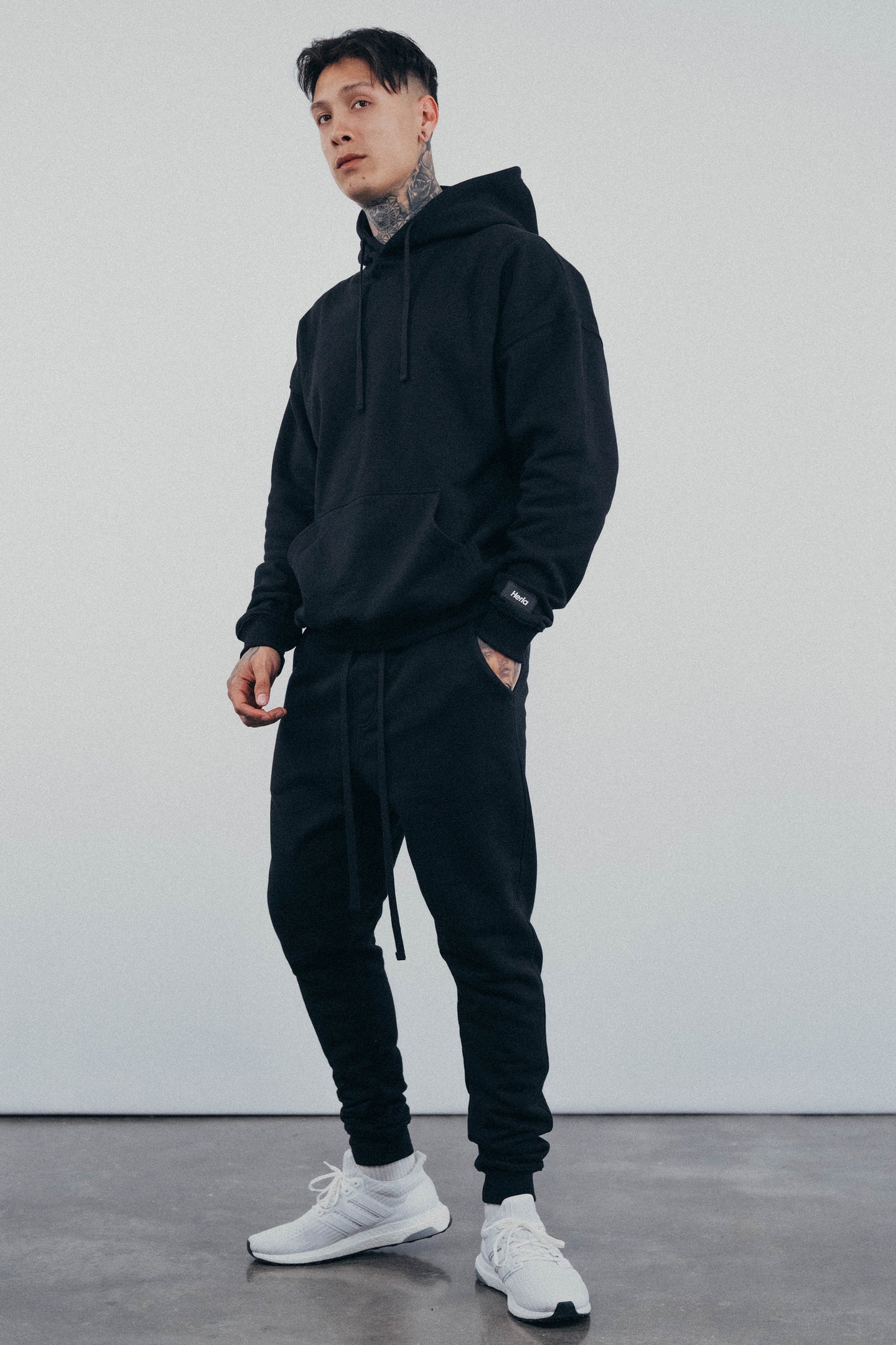 Heria Hoodie - Black 2c