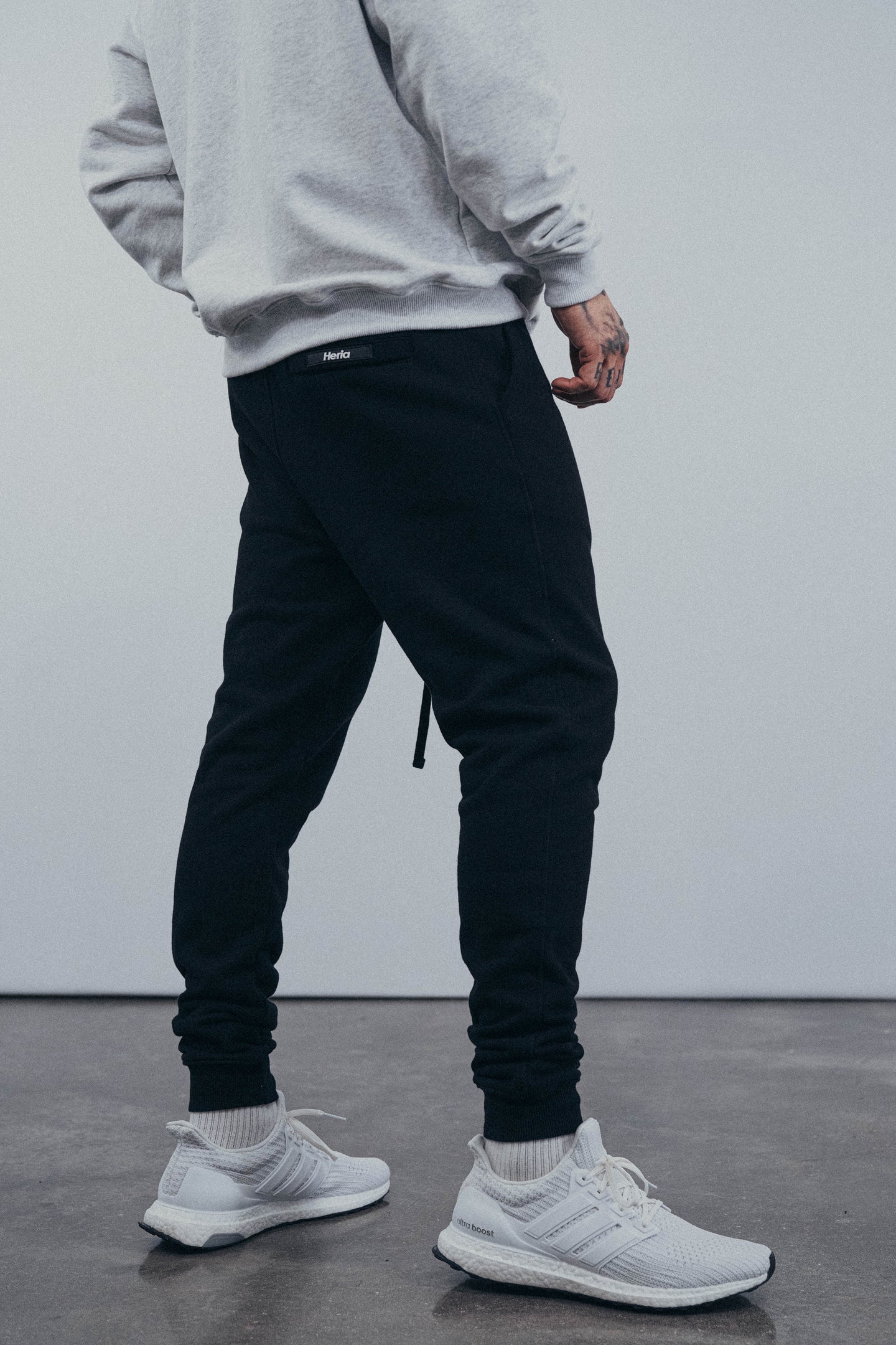 Heria Joggers - Black 2c